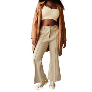 Urban Outfitters Women’s Medium Beige Flare Pants Front Seam Pull-On Trouser